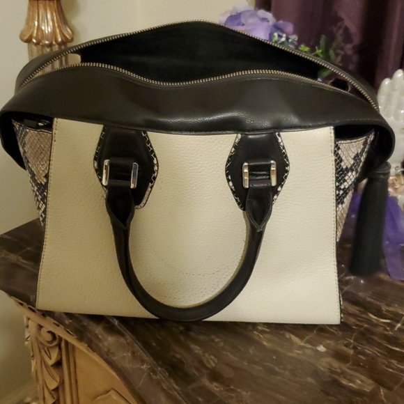 Handbag - Picture 6 of 6